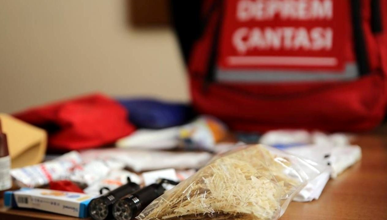 Deprem çantasında bulunması gerekenler