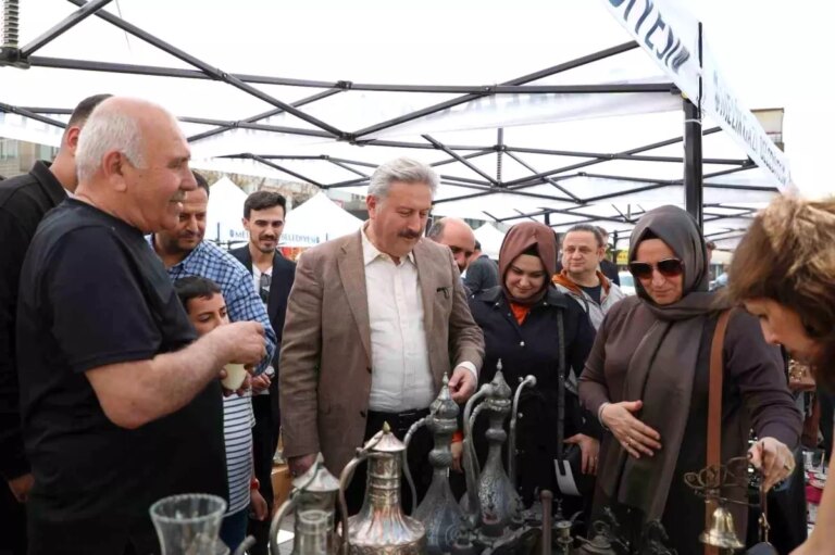 melikgazide-antika-pazari-ilgiyle-ziyaret-edildi-dIS2wCpi.jpg