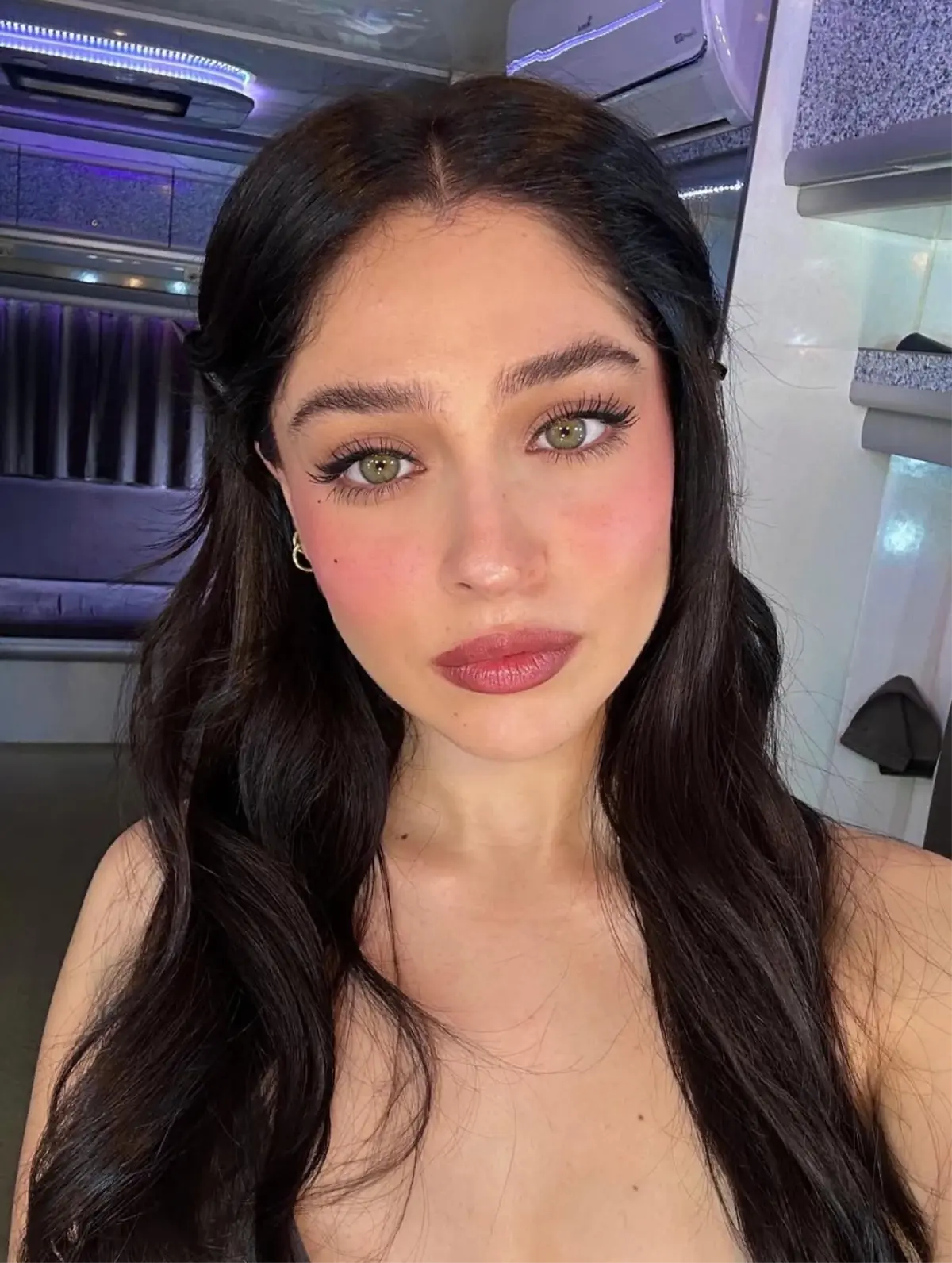 cemre bayselin makyaj paylasimi begeni topladi IiICX1Ke