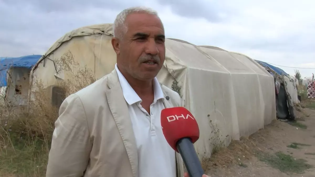 cocuklar cadirda ders calisiyor aahCDazD