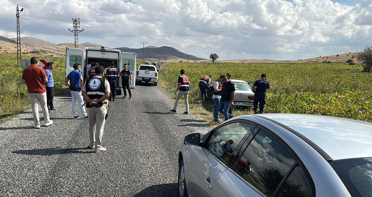 kanli infaz aracin onunu kestiler iki kardesi katlettiler Ru7fM9fe