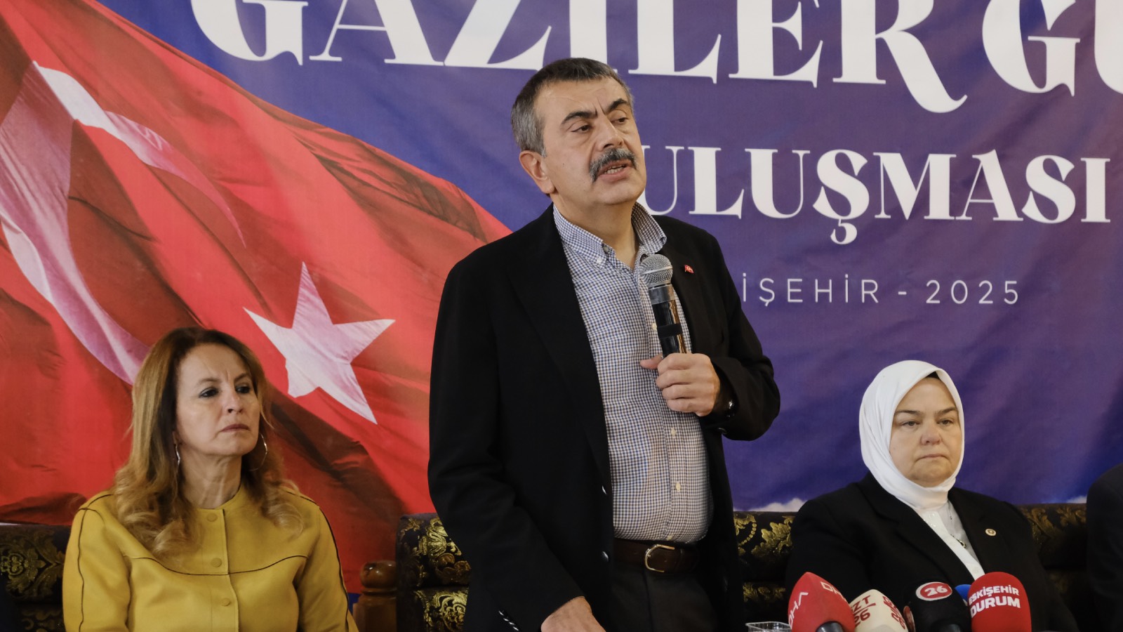 yusuf tekinden erdoganin talimatiyla cozum sureci mesaisi mesela ahmet kaya diye bir sanatci vardi kurtce sarki soyledigi icin linclendi 1dnjWXtc