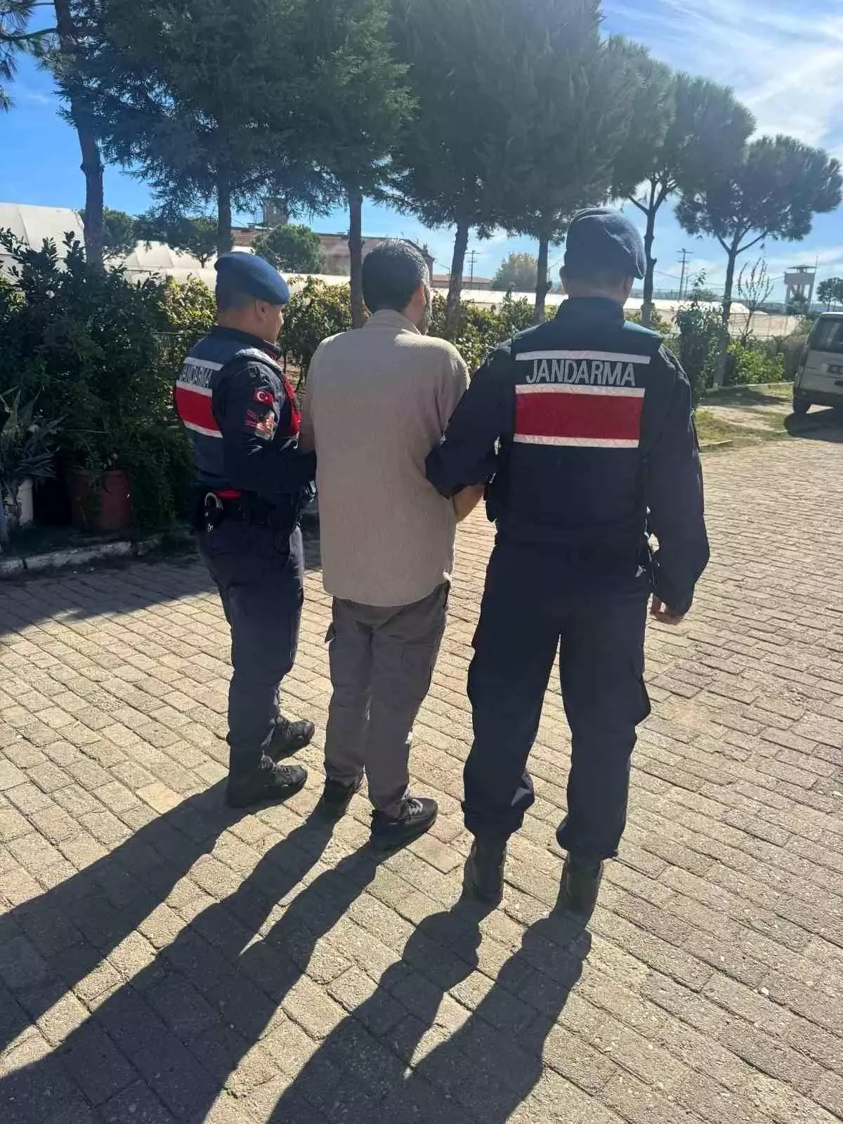 10 yil hapis cezasi ile aranan sahis yakalandi QVplxkmP.jpg