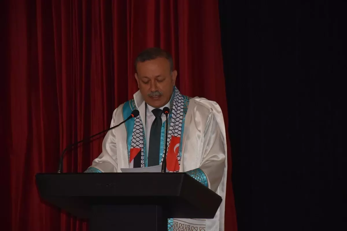 bitlis eren universitesi 2025 2026 yili toreni MdZUDthx.jpg