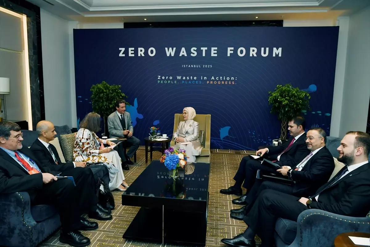 emine erdogan bm habitat icra direktoru rossbach ile gorustu x7N5kbYk.jpg