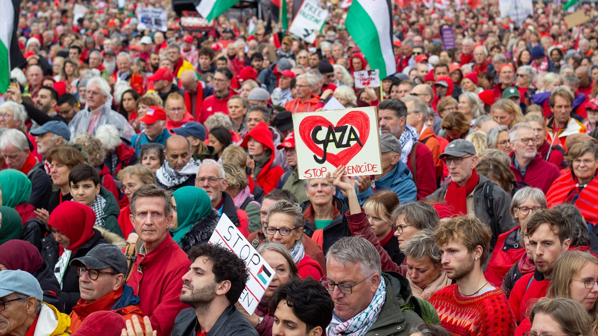 hollandada israil protestosu 250 bin kisi hukumete karsi sokaklara dokuldu d5RMnGel