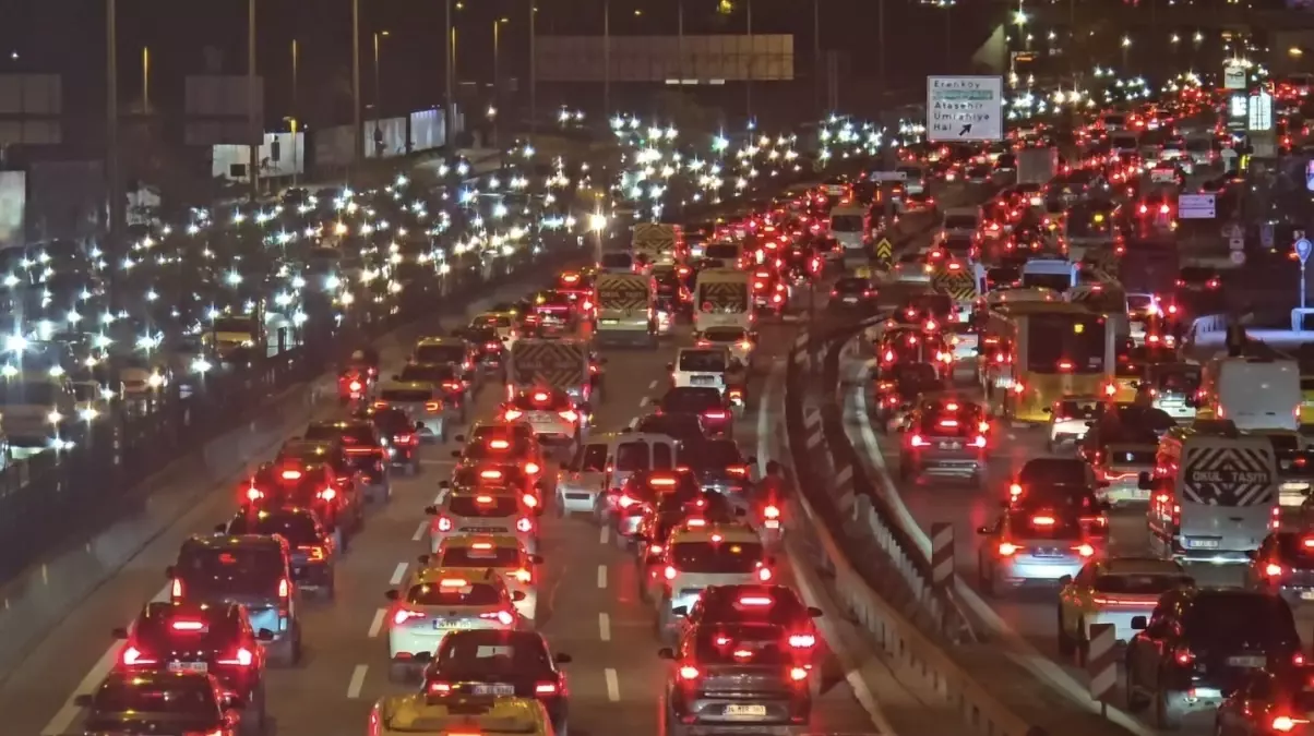 istanbulda aksam trafigi felc oldu bPDGcUGR.jpg