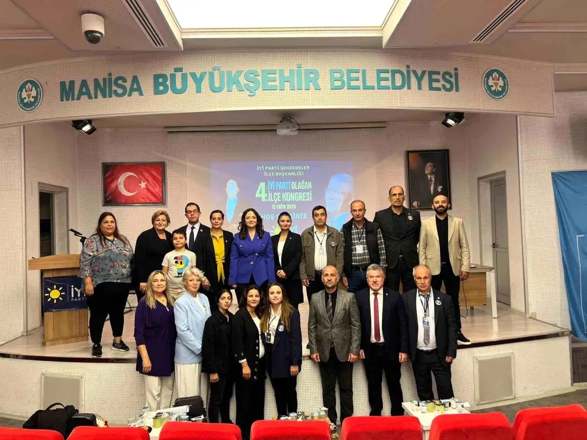 iyi parti sehzadeler ilce kongresinde gozde akcakin aytac guven tazeledi G6Arm1ew.jpg