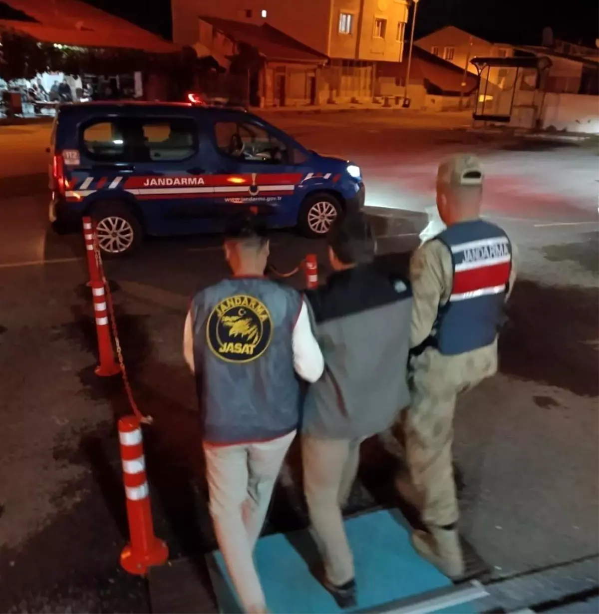 jandarma aranan teroristleri yakaladi NxUxMWus.jpg