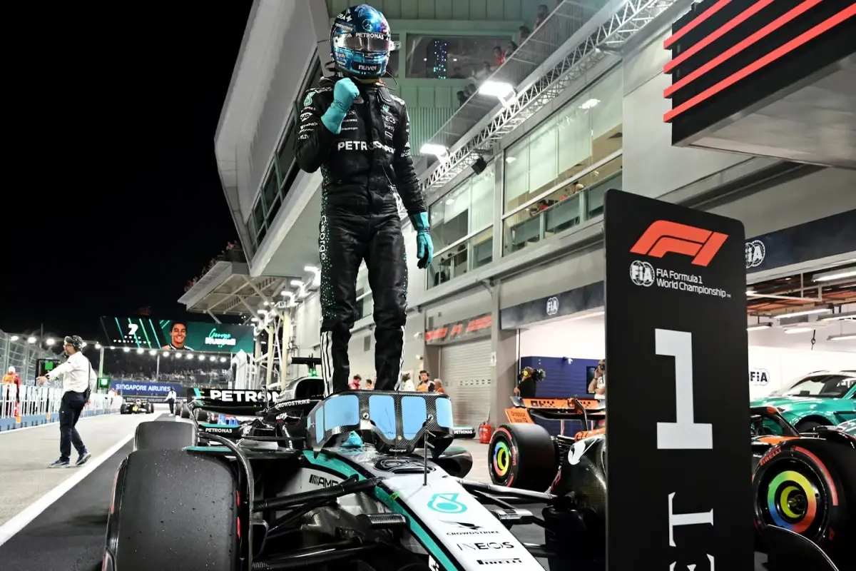 singapurda nefesleri kesen yarista kazanan george russell uqSrdvP1