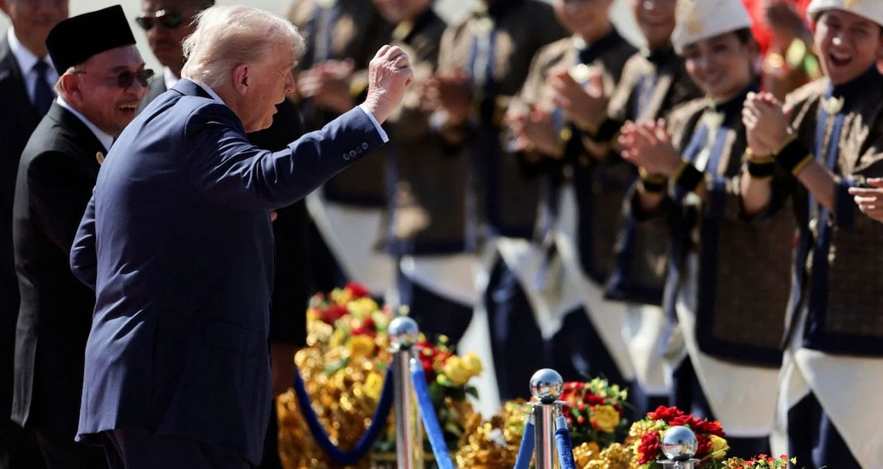 trump ucaktan iner inmez dansa basladi 2WMxW3nA.jpg